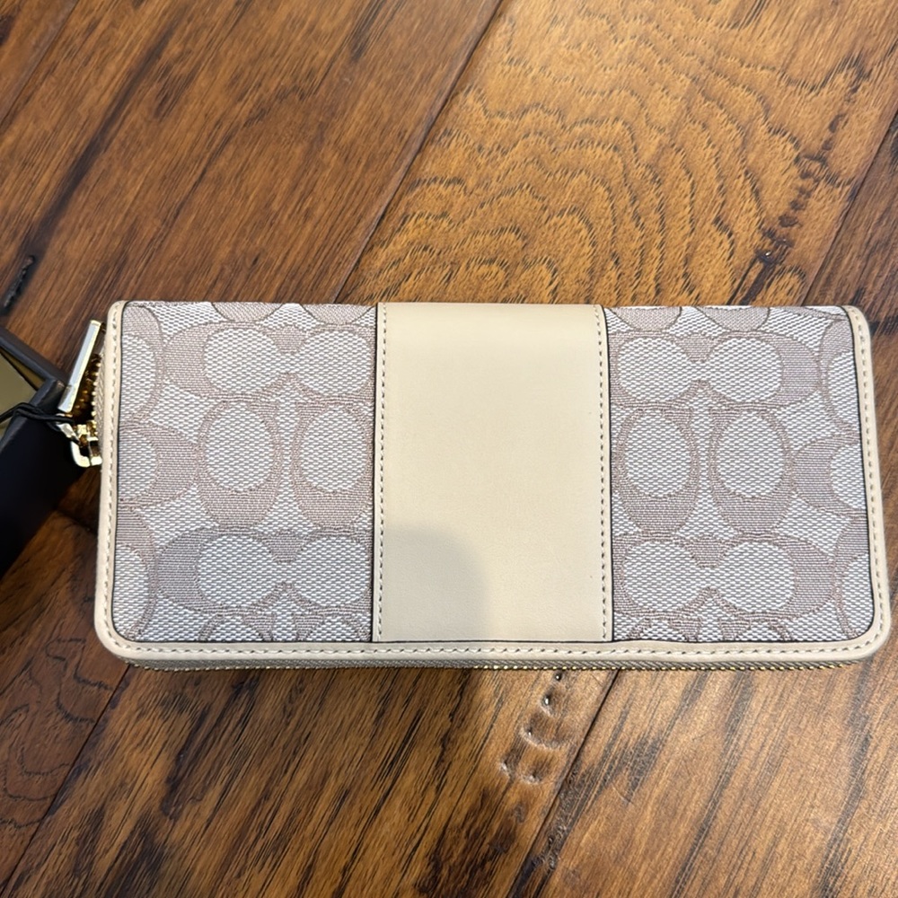 Coach wallet - Picture 2 of 6